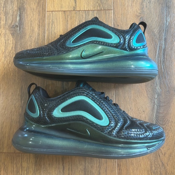 Nike Air Max 720
Throwback Future Iridescent - Picture 3 of 14